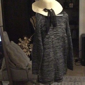 Ellen Tracy Black and off white knit top